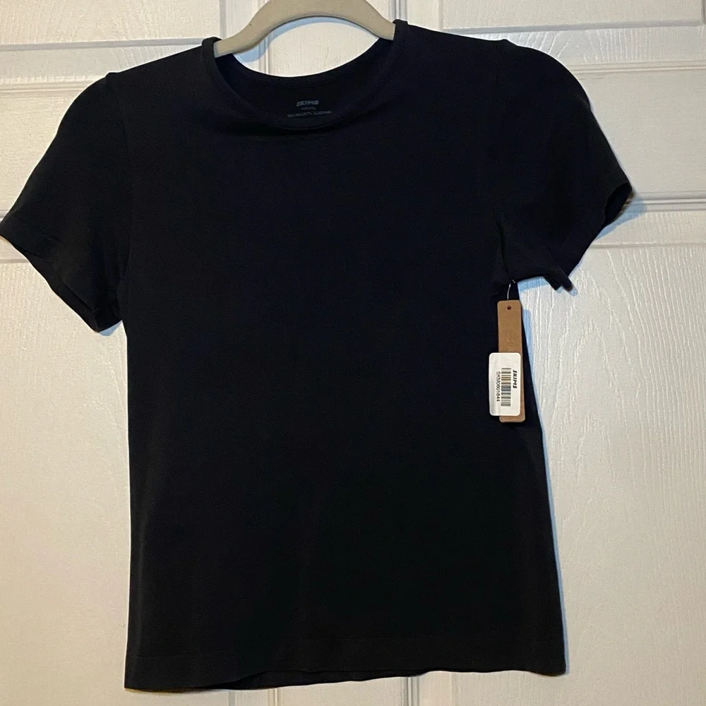 Skims Seamless T-Shirt - Picture 2 of 5
